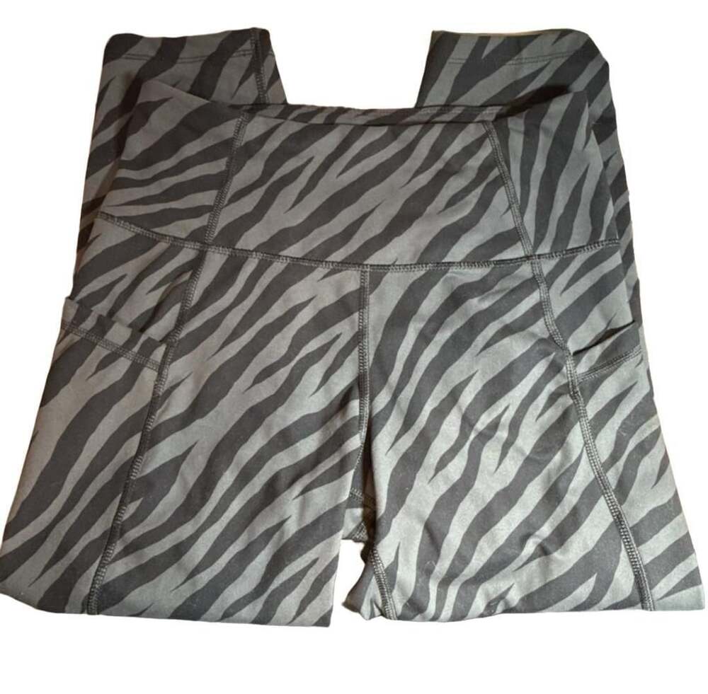 Avia Capri Leggings Size S 4-6 Black Gray Zebra Print Leggings with Pockets